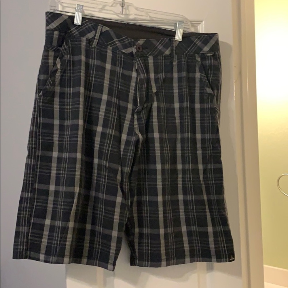 Men’s Prana plaid shorts. Sz 34